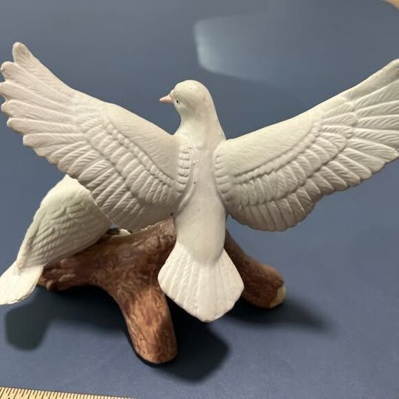 White Doves fine porcelain 1980's - Picture 3 of 5